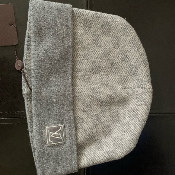 Louis Vuitton toque - Picture 2 of 3